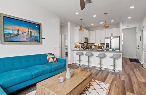 Point Loma Heights House | Saratoga Sunset | Rooftop | Sleek | Walk to Beach
