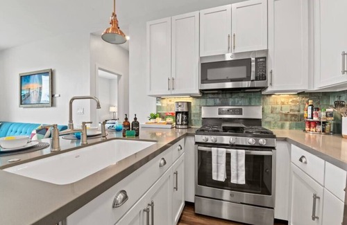 Point Loma Heights House | Saratoga Sunset | Rooftop | Sleek | Walk to Beach