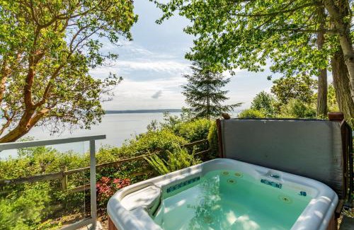 Langley House | Saratoga Vista by AvantStay Waterfront Views