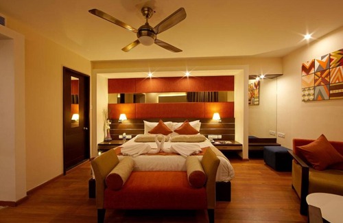 Sadras Hotel | Saravana's Golden Fruits Business Suites
