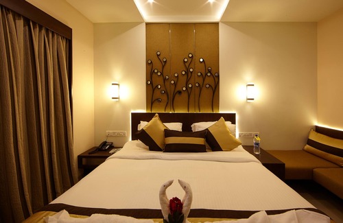 Sadras Hotel | Saravana's Golden Fruits Business Suites
