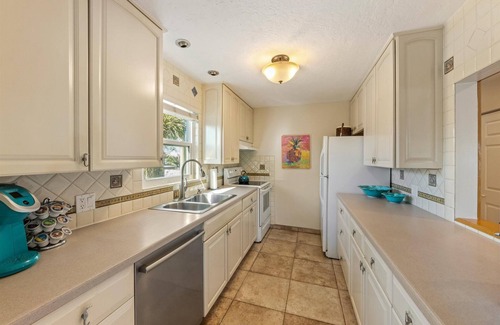 Whitney Beach House | Sassy Seahorse: Heated pool, hot tub, ping pong, Foosball and pool table!