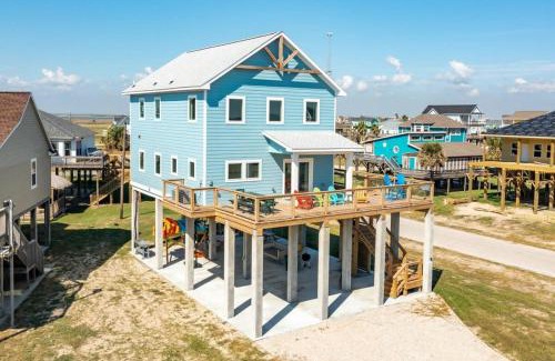 San Luis House | Sassy & Stylish Home - Gulf Water Views!