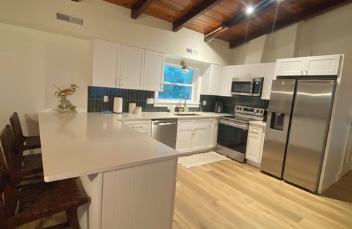 Alligator Point House | SATSUMA SUNSET☀️ Spacious '70s beach bungalow 🏖️ beachfront 🌊 tranquil retreat