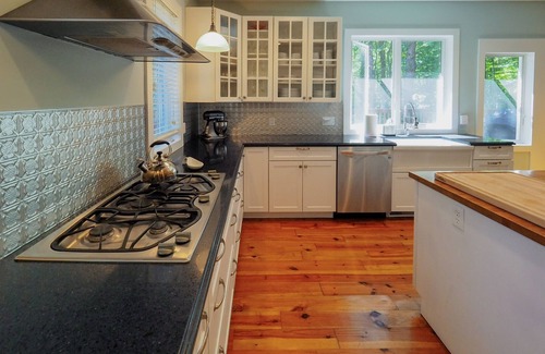 Fennville House | Saugatuck perfection! Spacious & far from crowds, yet close to town.