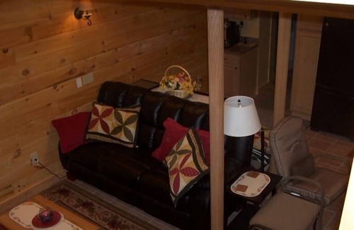 West Camp Apartment | Saugerties Rental Apartment in Luxurious Custom Log Home