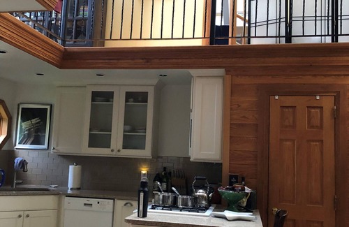 Woodstock House | Saugerties-Woodstock retreat, hot tub, 5 min from Woodstock