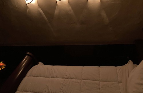 Burdett Apartment | Sauna and Soak Straw Bale Suite 5 mins from Wineries on the edge of the Forest!!