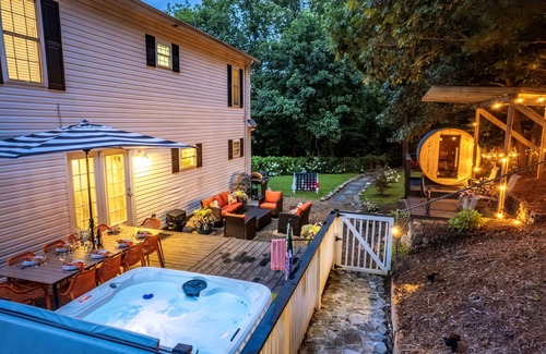 Leicester House | Sauna-Hot Tub-Arcades-Outdoor Theater-Sleeps 14!