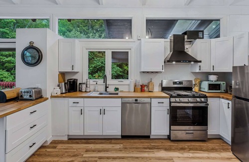 West Hartford House | Sauna, Hot Tub, Game Room | The Gathering Place