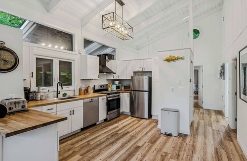 West Hartford House | Sauna, Hot Tub, Game Room | The Gathering Place