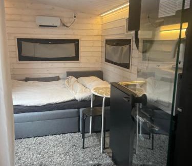 Turku Apartment | Saunallinen vierasmaja 1 km Föriltä Aurajoelta