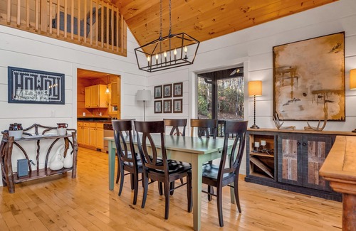 Sautee Nacoochee Cabin | Sautee By Morning - Gorgeous Helen GA Cabin, Couples Retreat, Fiber Optic
