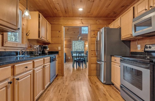 Sautee Nacoochee Cabin | Sautee By Morning - Gorgeous Helen GA Cabin, Couples Retreat, Fiber Optic