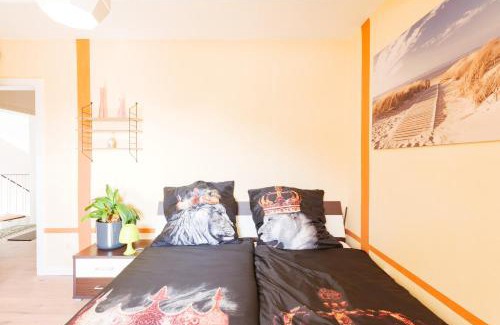 Neudorf-Nord Apartment | - Savanna Lodge Deluxe with Exclusive Design - Apartment 75sqm - Central Location - Terrace with View - Completely Renovated 2024 with Smart TV & Netflix - Separate Kitchen - Free Parking - Near Airport & Train