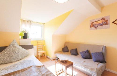 Neudorf-Nord Apartment | - Savanna Lodge Deluxe with Exclusive Design - Apartment 75sqm - Central Location - Terrace with View - Completely Renovated 2024 with Smart TV & Netflix - Separate Kitchen - Free Parking - Near Airport & Train