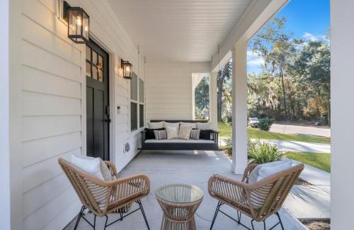 Whitemarsh Island House | Savannah Comfort Sanctuary by Oatland Island Wildlife Center
