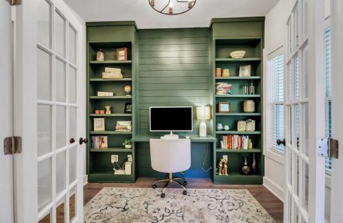 Whitemarsh Island House | Savannah Comfort Sanctuary by Oatland Island Wildlife Center