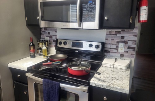 Pooler House | Savannah Getaway W/scenic stairs close to airport , Downtown quiet neighborhood