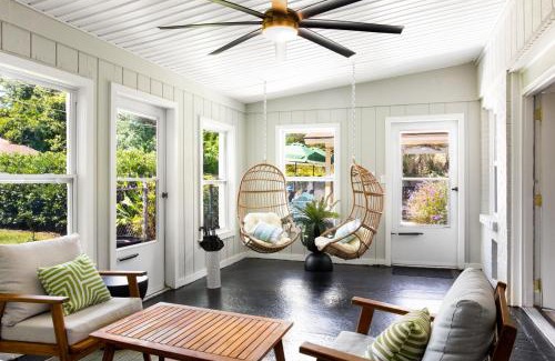 Isle of Hope Historic District House | Savannah Retreat with Pool,Golf,Hot tub, Sleeps 14
