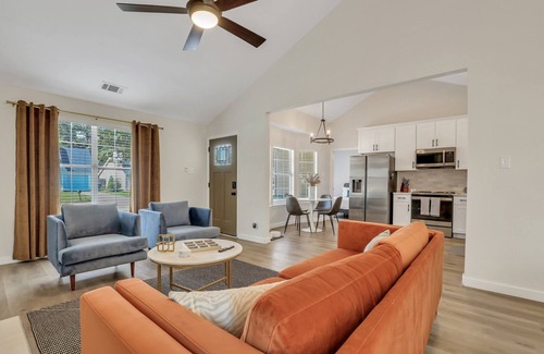 Savannah House | Savannah Sanctuary: Inviting 4-Bedroom Haven