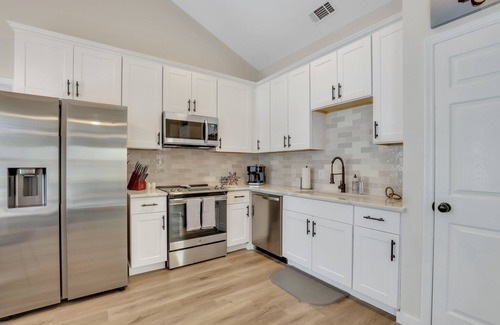 Savannah House | Savannah Sanctuary: Inviting 4-Bedroom Haven