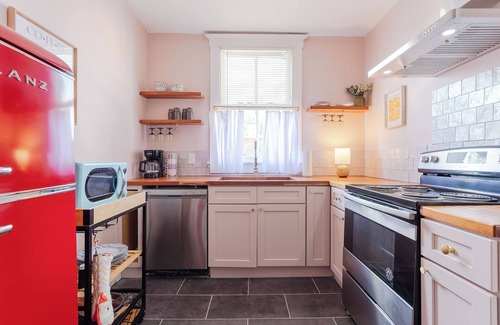 Thomas Square Apartment | Savannah Stay with Style 3BR, Walk to Everything!
