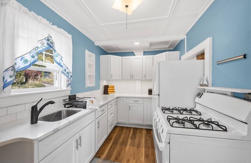 Plymouth House | Save 10% on Fall Stays - Book by Nov 21!