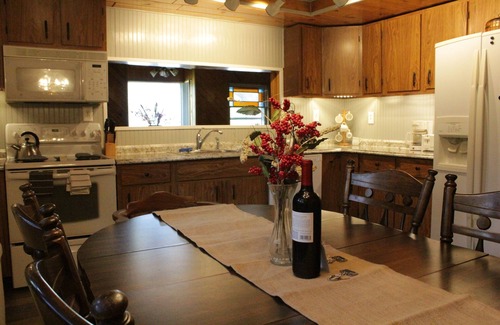 Chestertown Cabin | Save on weekly rental & Mon to Thurs. Perfect for Ski Holidays or Summer Fun