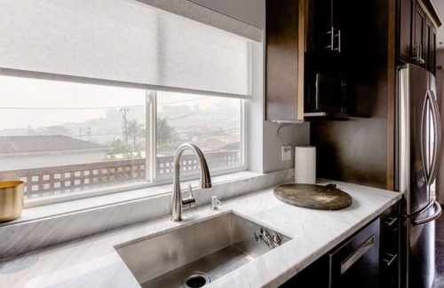 Brisbane House | Savor the Peace at a Comfy Cottage Minutes from Downtown SF
