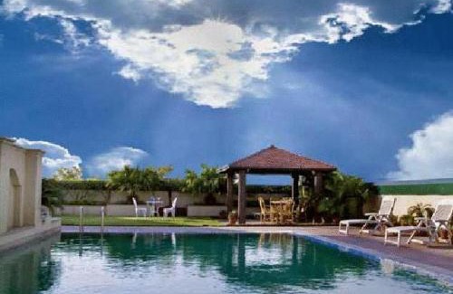 Sector 16 Hotel | Savoy Suites Noida