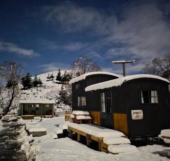 Burkes Pass Apartment | Sawmillers Wagon Gateway to Tekapo and the MacKenzie District