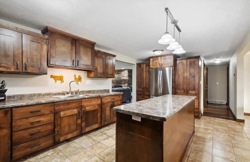 Sawyer House | Sawyer Farmhouse -Spacious Retreat with 5 Bedrooms