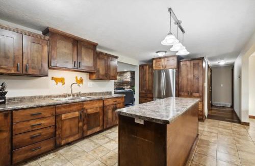 Sawyer House | Sawyer Farmhouse -Spacious Retreat with 5 Bedrooms