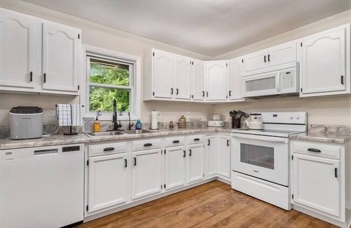 Sawyer House | Sawyer Home With Hot Tub! Two Night Summer Min!