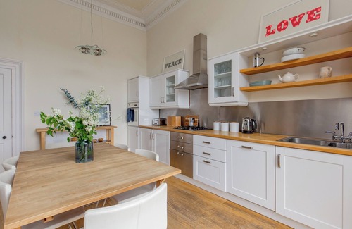 Bonnington Apartment | Saxe Coburg Place [325] is a Elegant Georgian hideaway in the heart of New Town
