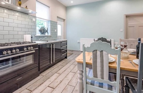 Felixstowe House | Saxon Lodge Cottage near beach, Felixstowe