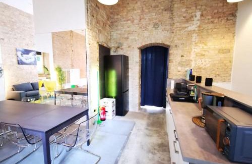 Charlottenburg Apartment | SC 00 LOFT by ROCKCHAIR Apartments l SUPERHOST Status l Unique & Style Loft 205 sqm 2 Floors Tablefootball Tabletennis 3 Bathrooms Boxspringbeds welcomes you!