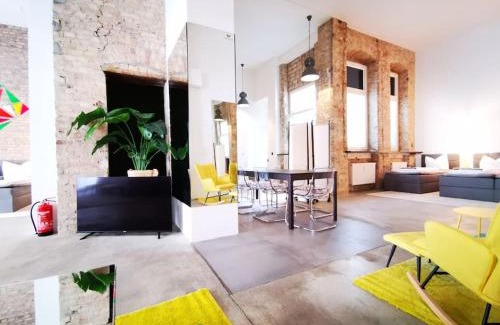 Charlottenburg Apartment | SC 00 LOFT by ROCKCHAIR Apartments l SUPERHOST Status l Unique & Style Loft 205 sqm 2 Floors Tablefootball Tabletennis 3 Bathrooms Boxspringbeds welcomes you!