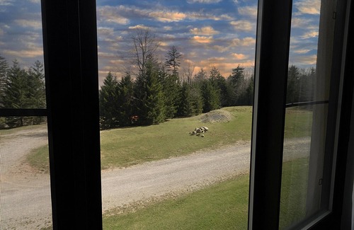 Snowshoe Condo | SC 1125: Romantic couples getaway in Silver Creek! Hot tub + King Bed!