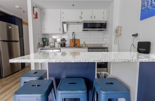 Snowshoe Condo | SC 2217: Renovated Studio w/courtyard views & pool! Perfect for summer!