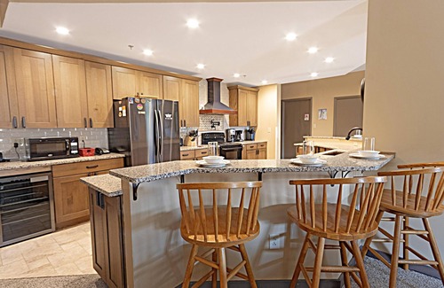 Snowshoe Condo | SC 5801: Spacious Penthouse | Huge Kitchen & Room for Everyone
