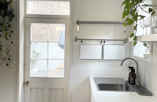 Margate Old Town Cottage | Scandi Cottage in the Old Town w/Private Parking, Garden & Log Burner