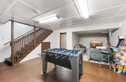 Sister Bay House | Scandia - Hot Tub, Arcade, Dog-Friendly, and Walk to Marina!