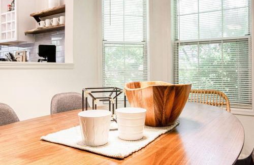 Smyrna Apartment | Scandinavian Retreat mins Close to battery W King bed