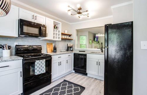 Smyrna Apartment | Scandinavian Retreat mins Close to battery W King bed