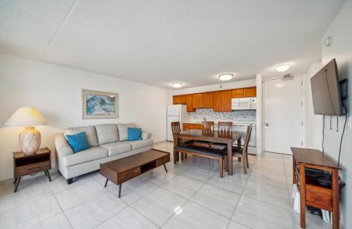 Honolulu Apartment | Scenic 23rd-Floor Corner Retreat with Diamond Head & Ocean Views (12305)