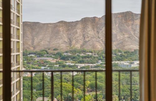 Honolulu Apartment | Scenic 23rd-Floor Corner Retreat with Diamond Head & Ocean Views (12305)