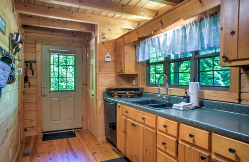 Fairview Cabin | Scenic 3-Story Cabin w/Hot Tub, Panoramic Views, Near Hatley + Biltmore Pass