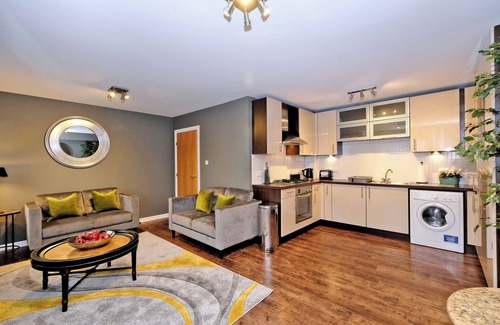 Central Aberdeen Apartment | Scenic Aberdeen home with sea views